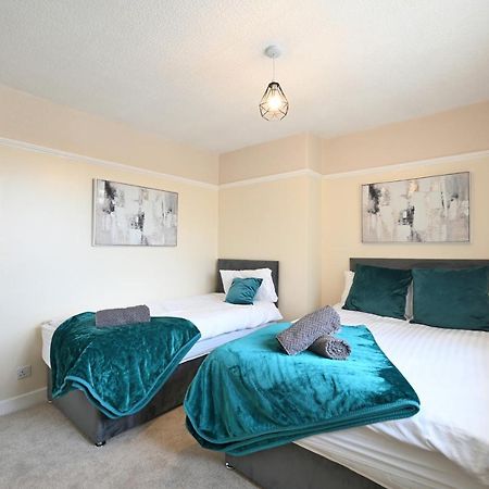 Sleek And Stylish 3 Bed In Bolton - Garden - Parking Villa Dış mekan fotoğraf