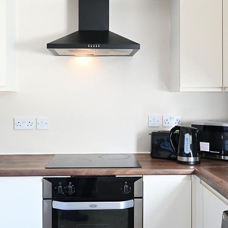 Sleek And Stylish 3 Bed In Bolton - Garden - Parking Villa Dış mekan fotoğraf
