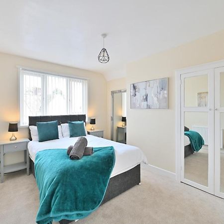 Sleek And Stylish 3 Bed In Bolton - Garden - Parking Villa Dış mekan fotoğraf