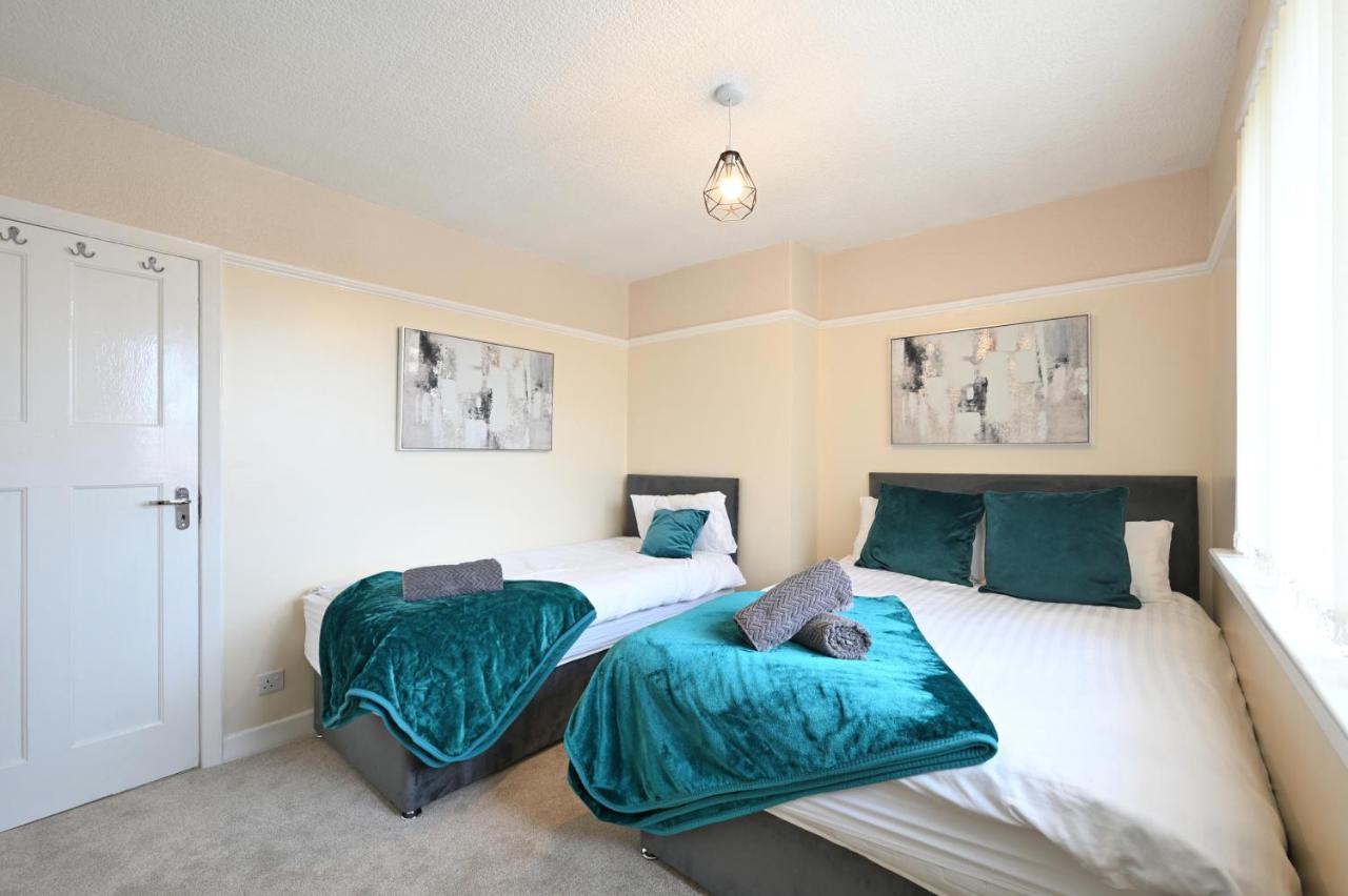 Sleek And Stylish 3 Bed In Bolton - Garden - Parking Villa Dış mekan fotoğraf