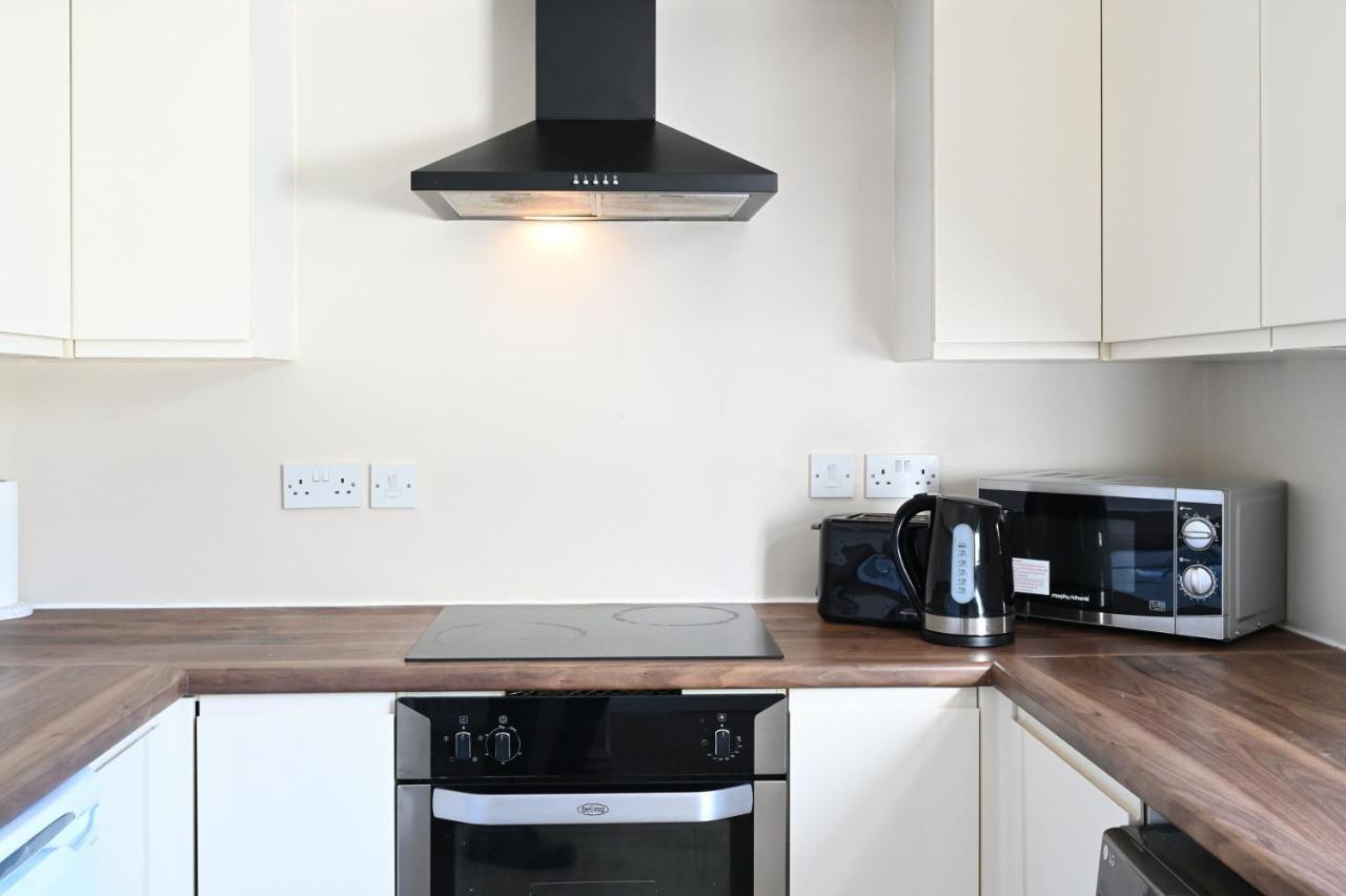 Sleek And Stylish 3 Bed In Bolton - Garden - Parking Villa Dış mekan fotoğraf