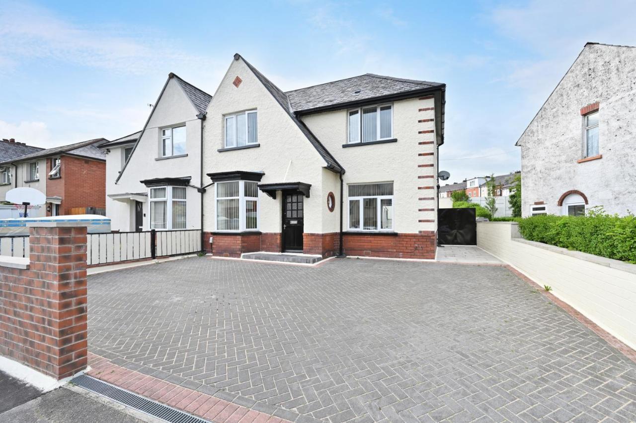 Sleek And Stylish 3 Bed In Bolton - Garden - Parking Villa Dış mekan fotoğraf