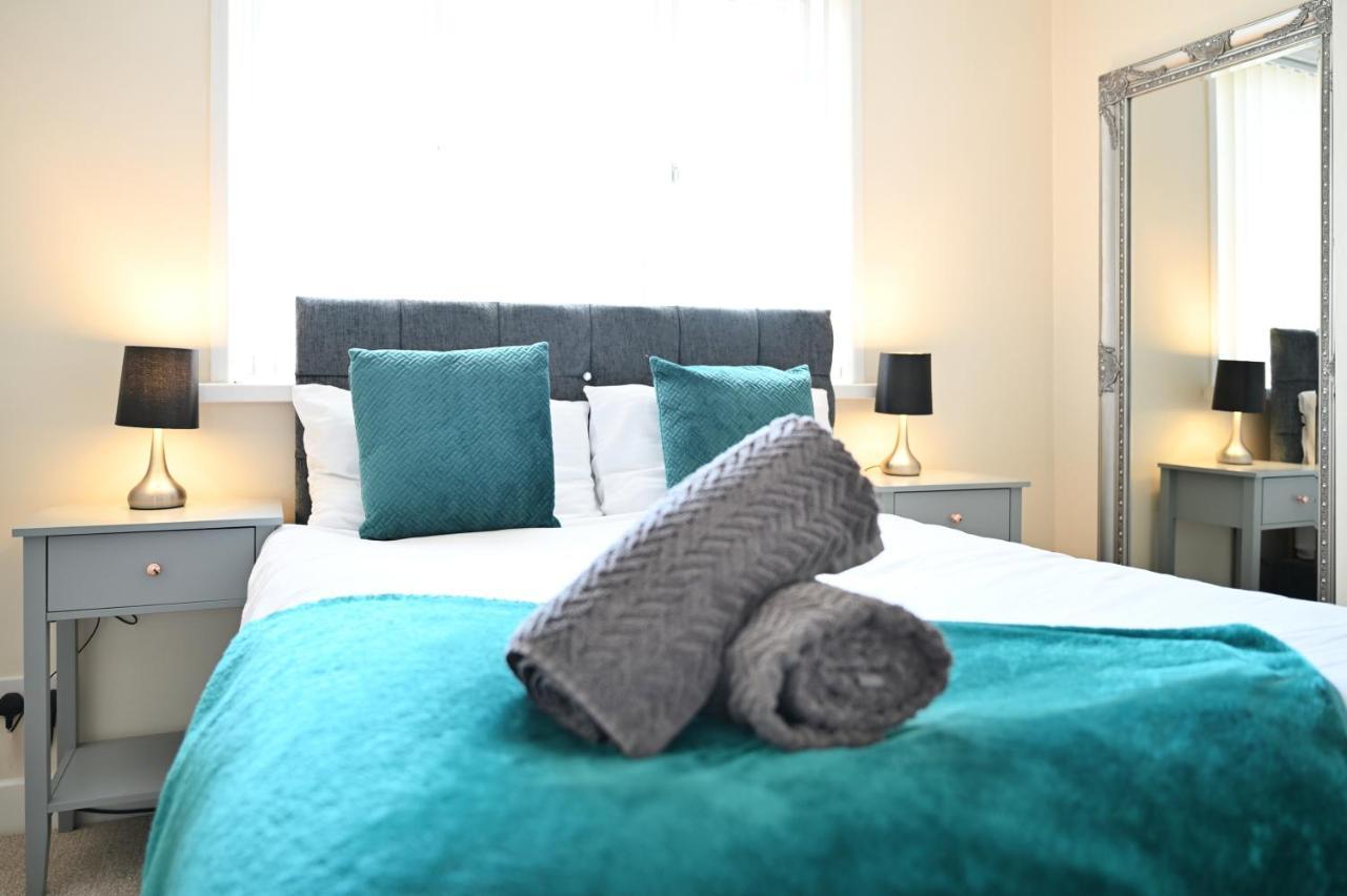 Sleek And Stylish 3 Bed In Bolton - Garden - Parking Villa Dış mekan fotoğraf