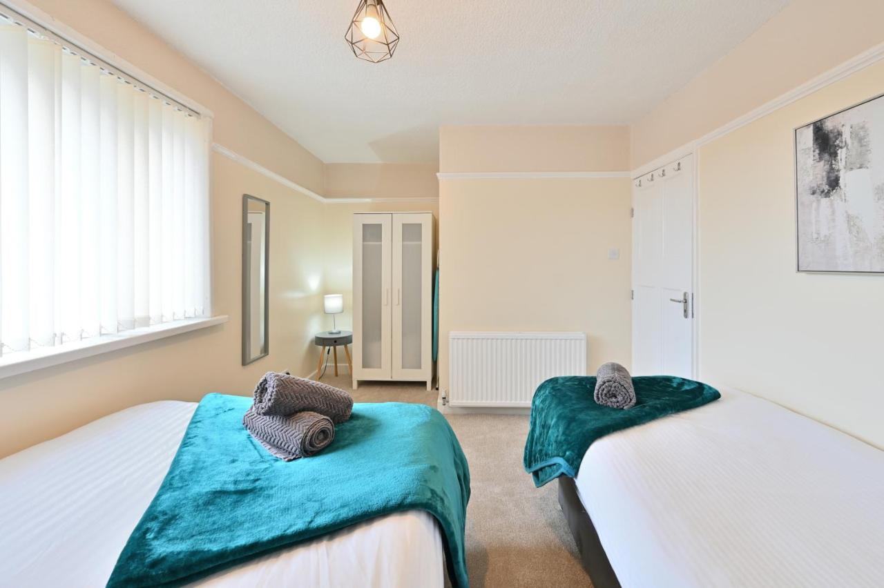 Sleek And Stylish 3 Bed In Bolton - Garden - Parking Villa Dış mekan fotoğraf