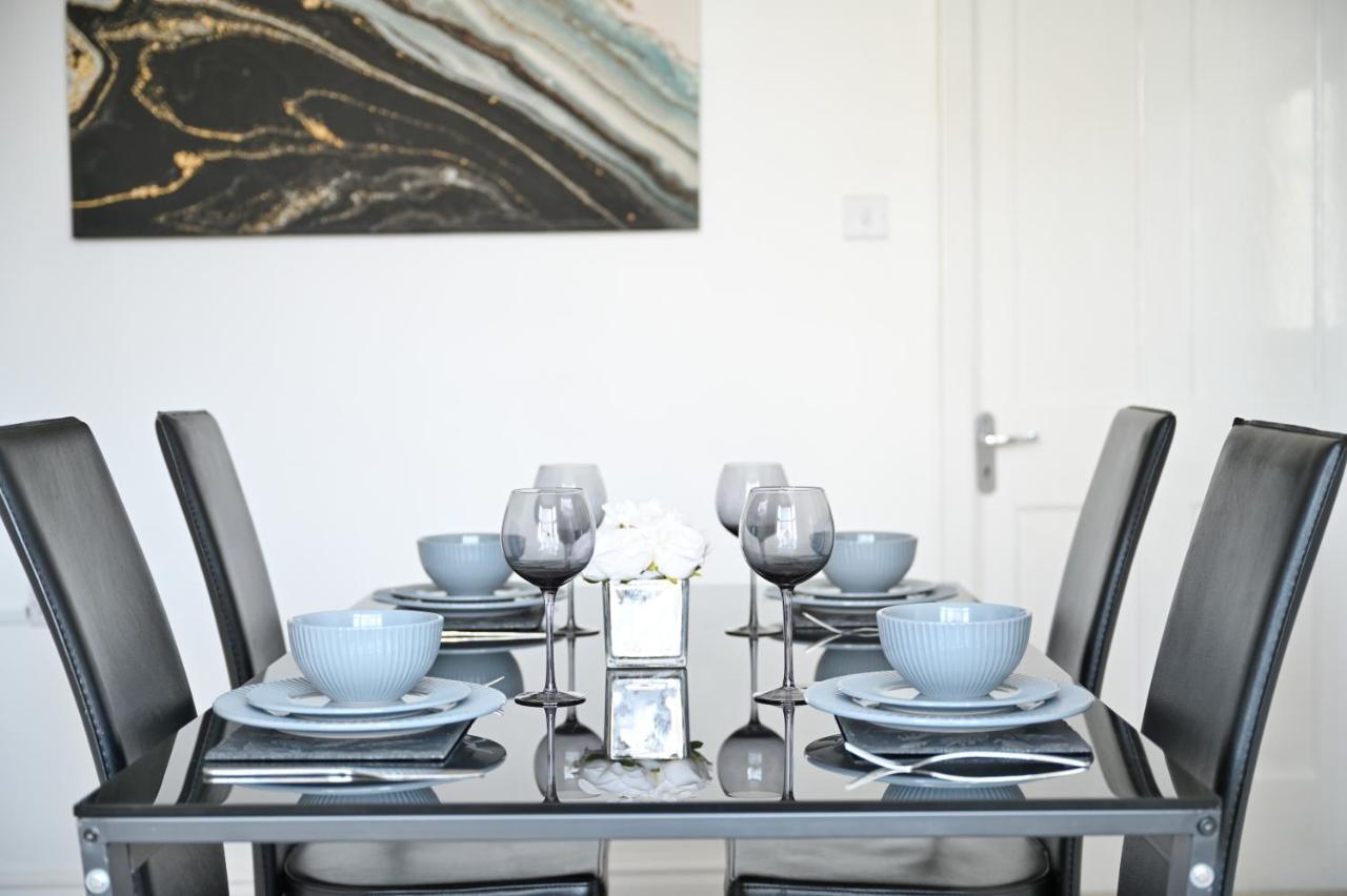 Sleek And Stylish 3 Bed In Bolton - Garden - Parking Villa Dış mekan fotoğraf