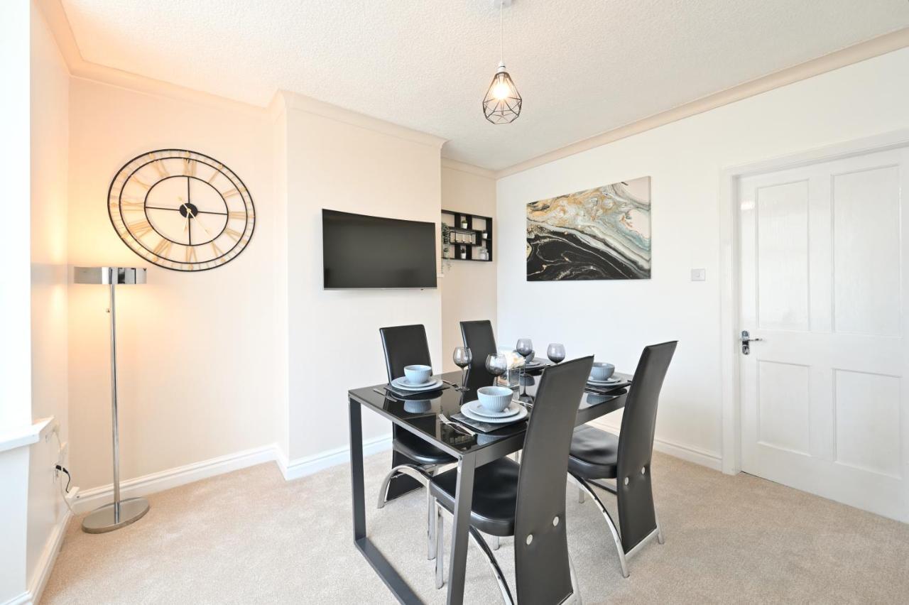 Sleek And Stylish 3 Bed In Bolton - Garden - Parking Villa Dış mekan fotoğraf