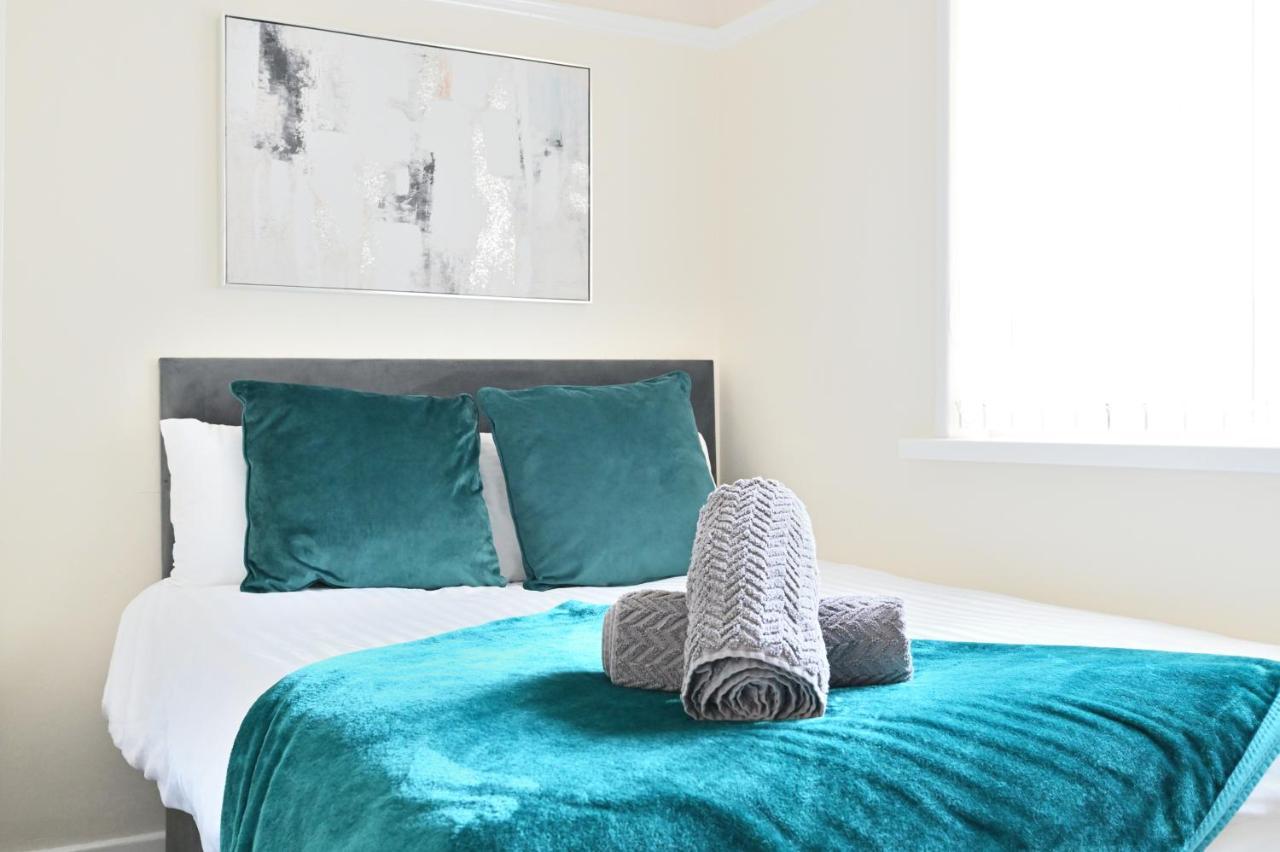 Sleek And Stylish 3 Bed In Bolton - Garden - Parking Villa Dış mekan fotoğraf