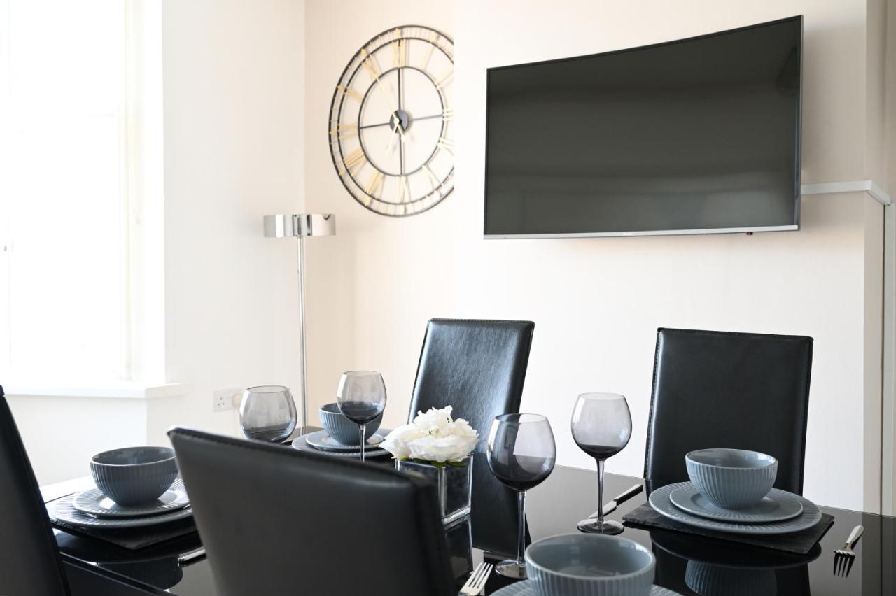 Sleek And Stylish 3 Bed In Bolton - Garden - Parking Villa Dış mekan fotoğraf