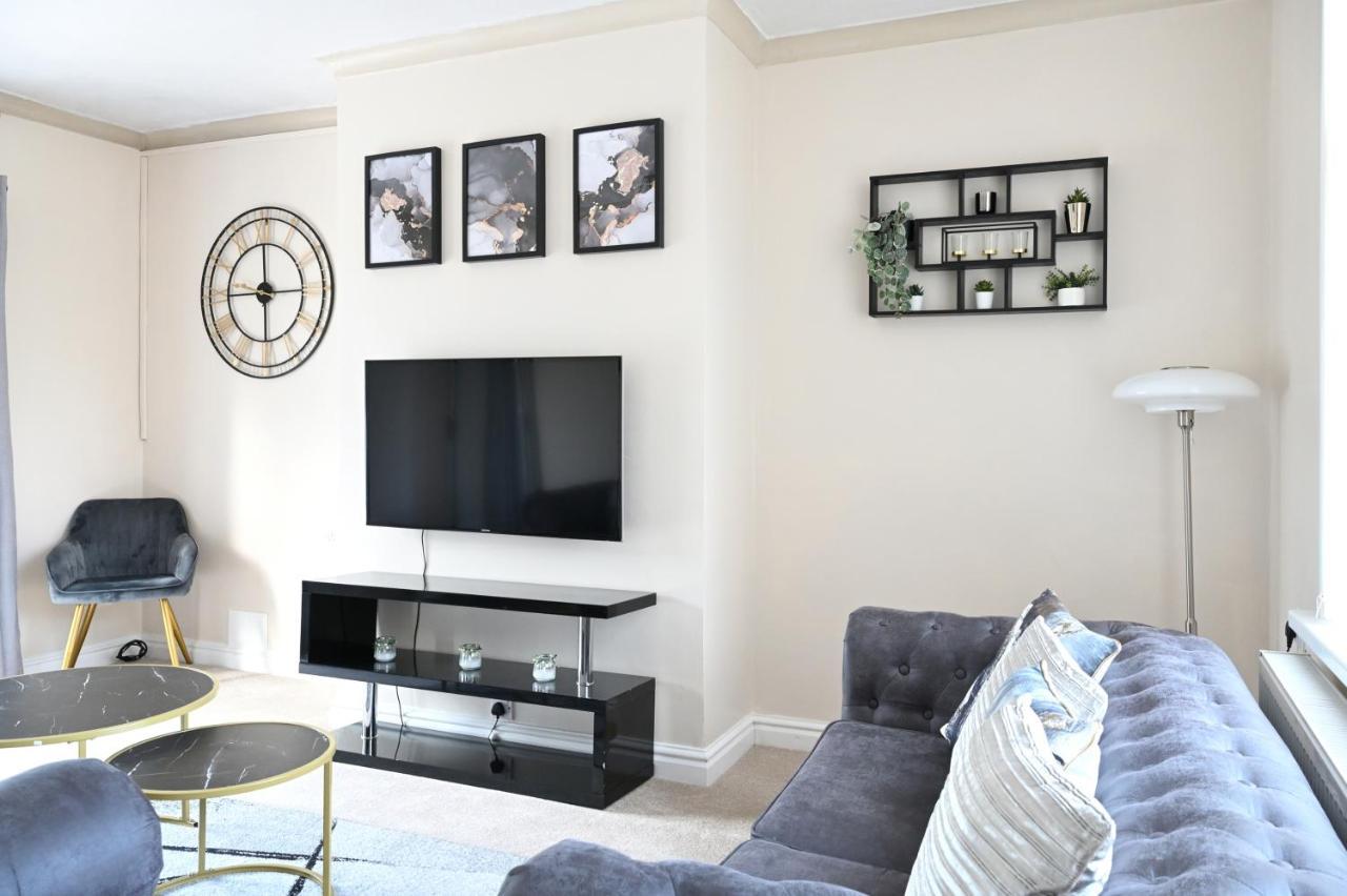 Sleek And Stylish 3 Bed In Bolton - Garden - Parking Villa Dış mekan fotoğraf
