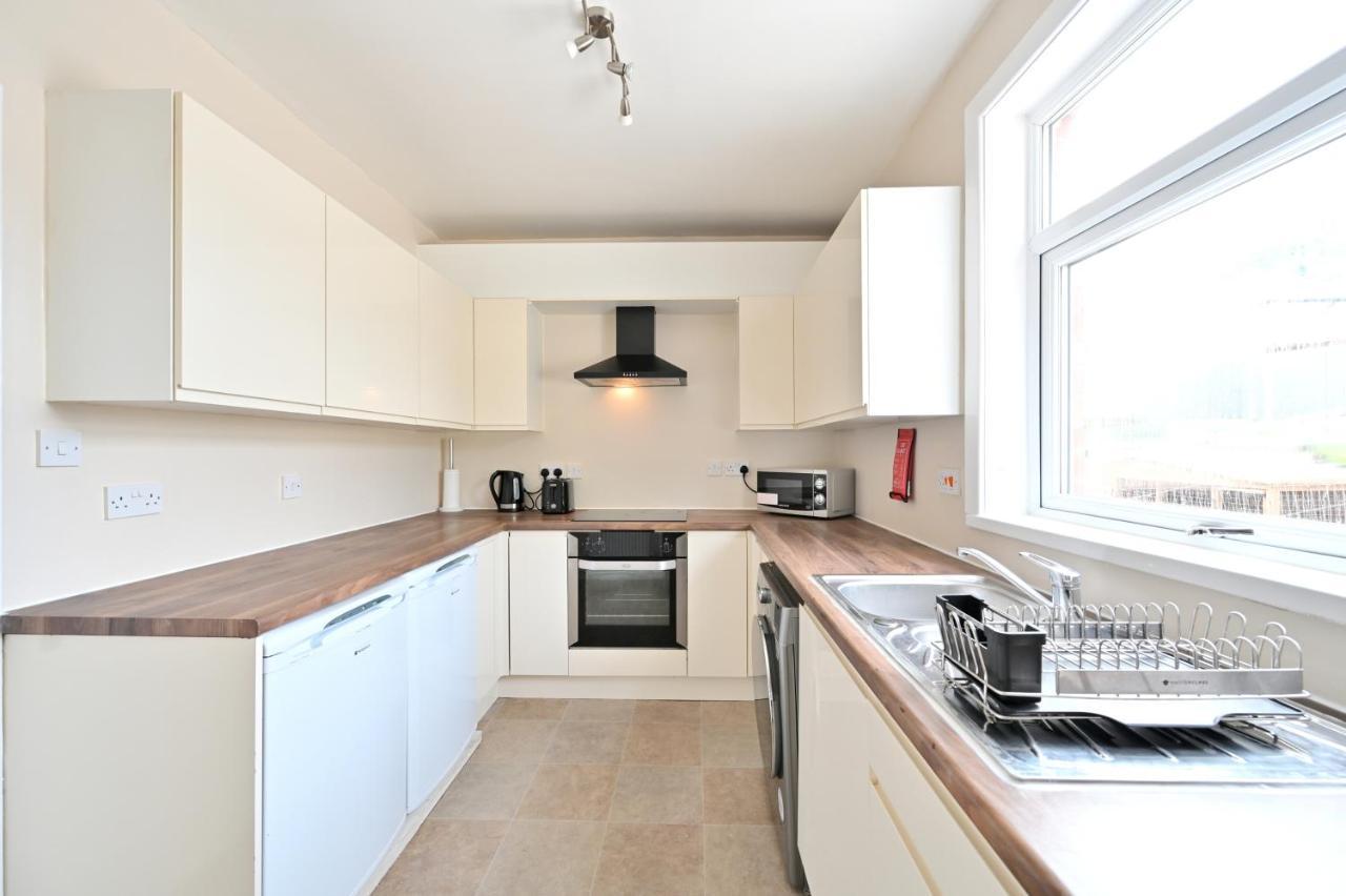 Sleek And Stylish 3 Bed In Bolton - Garden - Parking Villa Dış mekan fotoğraf