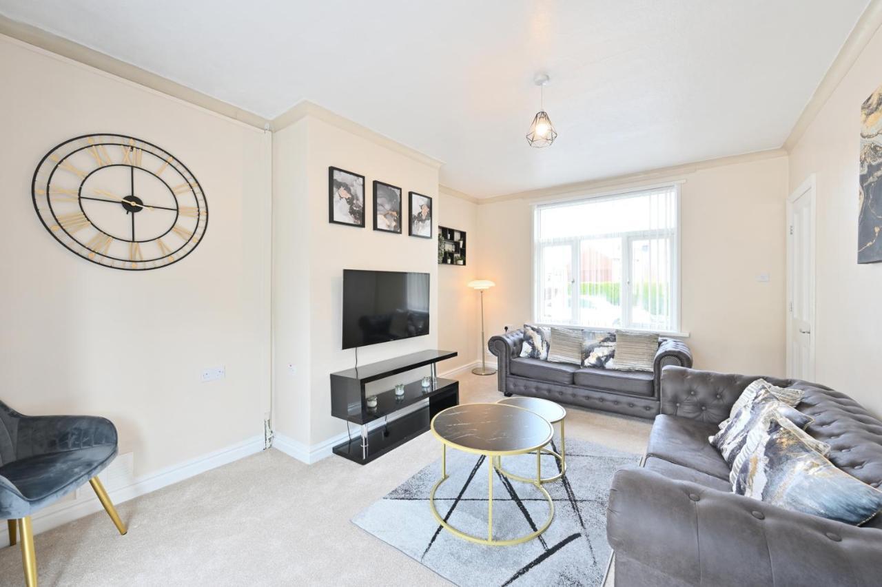 Sleek And Stylish 3 Bed In Bolton - Garden - Parking Villa Dış mekan fotoğraf