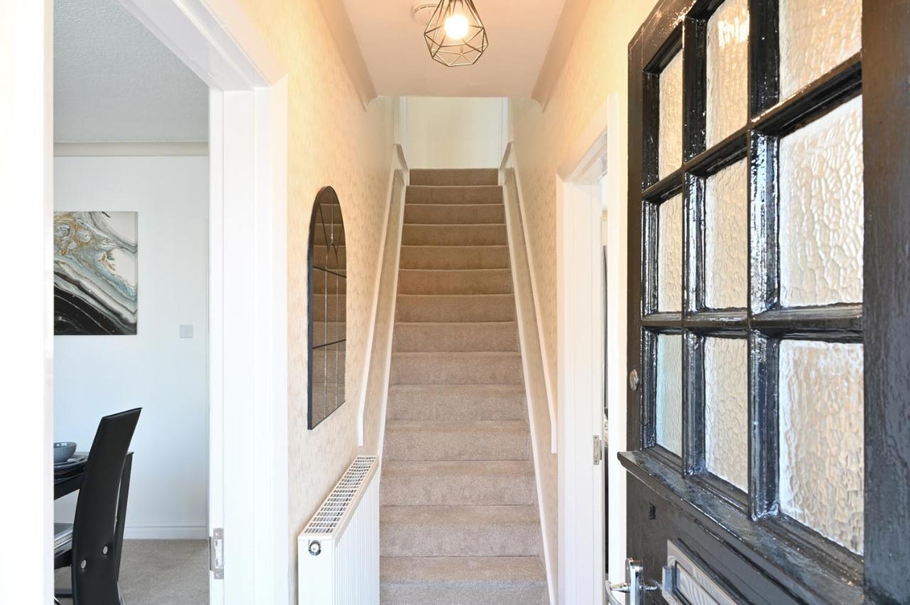 Sleek And Stylish 3 Bed In Bolton - Garden - Parking Villa Dış mekan fotoğraf