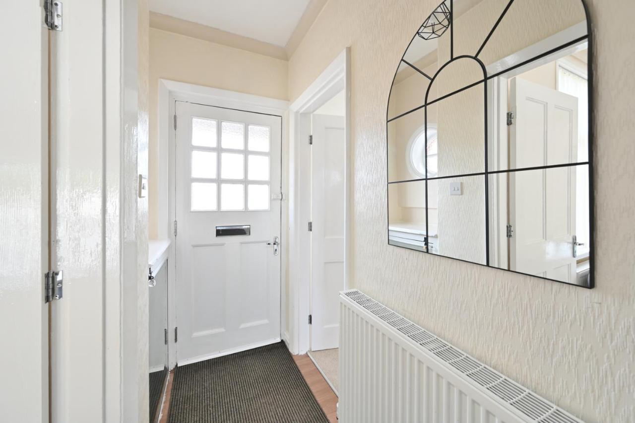 Sleek And Stylish 3 Bed In Bolton - Garden - Parking Villa Dış mekan fotoğraf